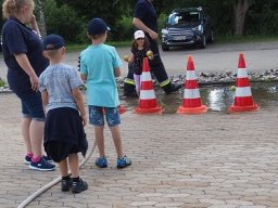 Besuch der KiTa bei der FF Plech